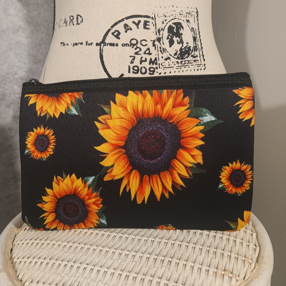 NWOT non-branded make-up bag